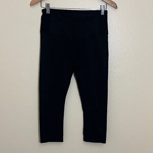 Kirkland Signature Classic Black Capri Athletic Leggings